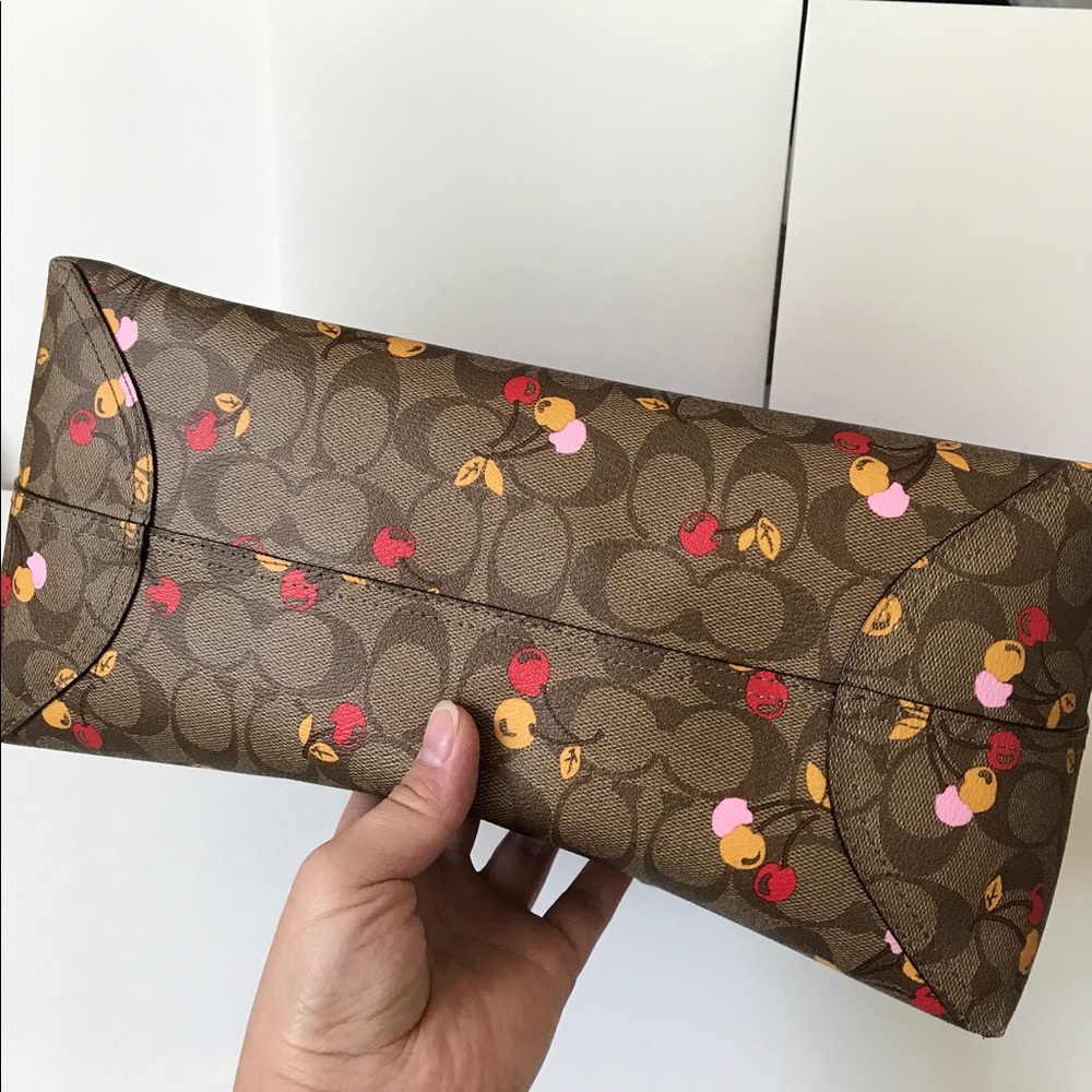 💦🌸coach reversible tote🌸shoulder bag/large - Picture 6 of 8
